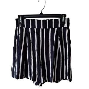 H&M BlacK White Striped Shorts Women Size 4 Pleated Elastic Waist Pull On Shorts
